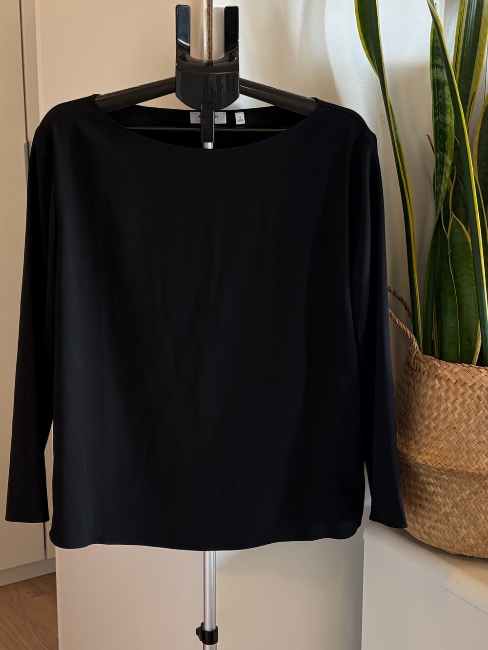 Aritzia Babaton Boatneck Long Sleeve Oversized Blouse